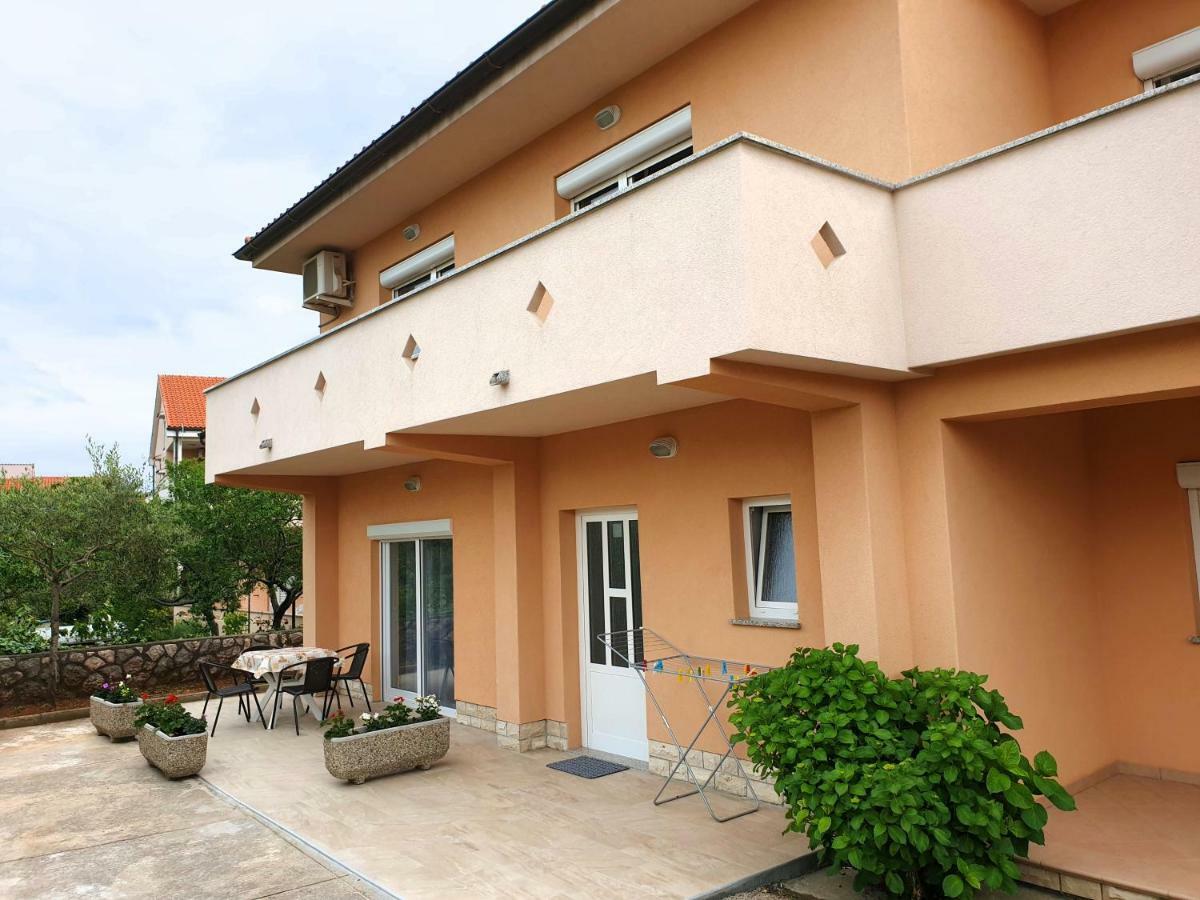 Elvira Apartman *